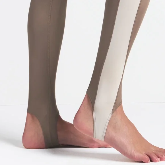 Skims Micro Scoop Bra High-Waisted 26" Stirrup Leggings with Drawcord Set - Picture 4 of 5